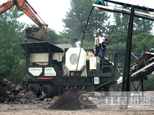 車載移動建筑垃圾破碎機現場作業 車載移動建筑垃圾破碎機現場作業