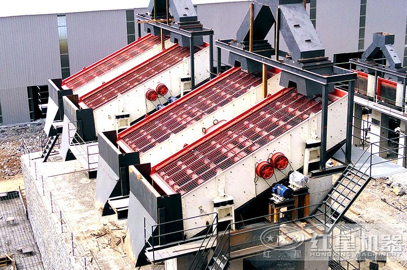 振動(dòng)砂石分離機(jī)作業(yè)現(xiàn)場 振動(dòng)砂石分離機(jī)作業(yè)現(xiàn)場
