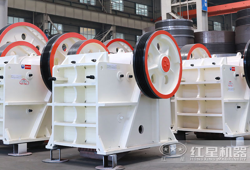 石膏顎式破碎機車間實拍 石膏顎式破碎機車間實拍