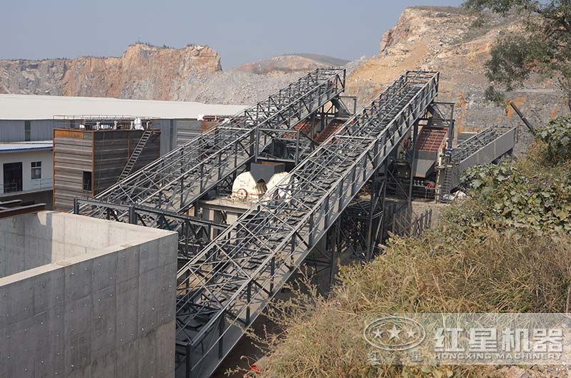 錘式破碎機(jī)現(xiàn)場 錘式破碎機(jī)現(xiàn)場